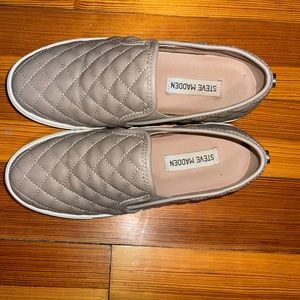 Steve Madden slip on size 6 grey color